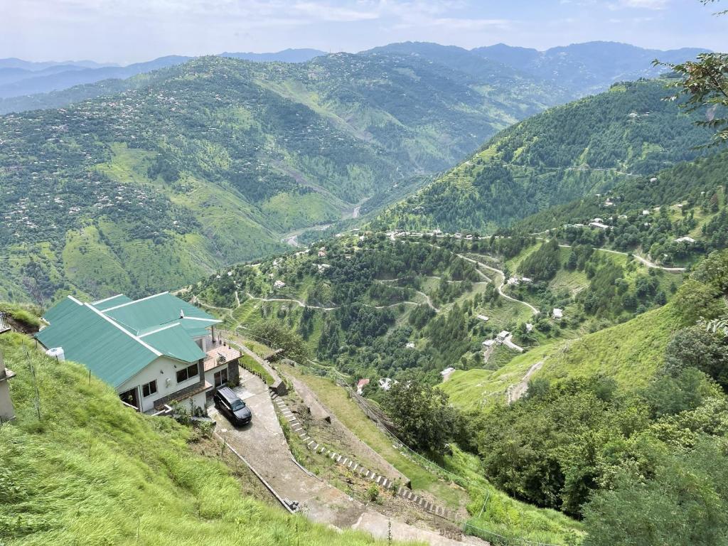 Timbergrove Villa, Khānspur