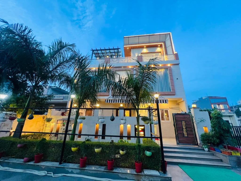 Crescent Inn, Greater Noida