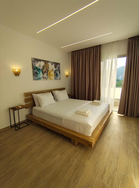 Marios Rooms, Himarë