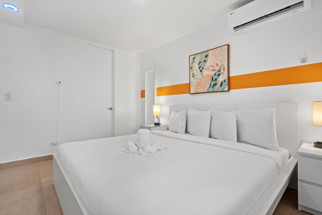 Waterside Flat With Garage And Easy Beach Access, San Juan