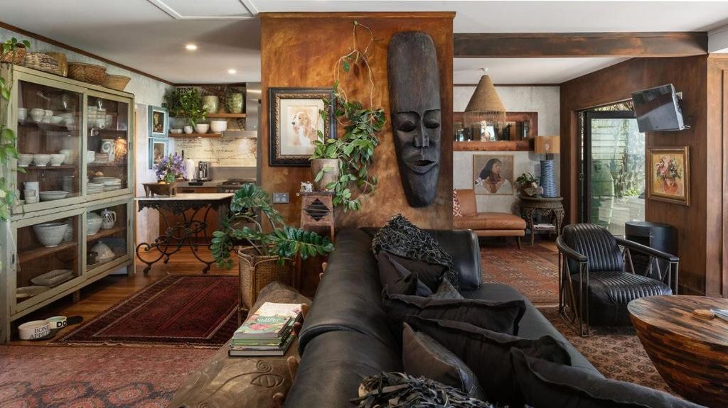 Shipshape Beach front Retreat, Waihi Beach