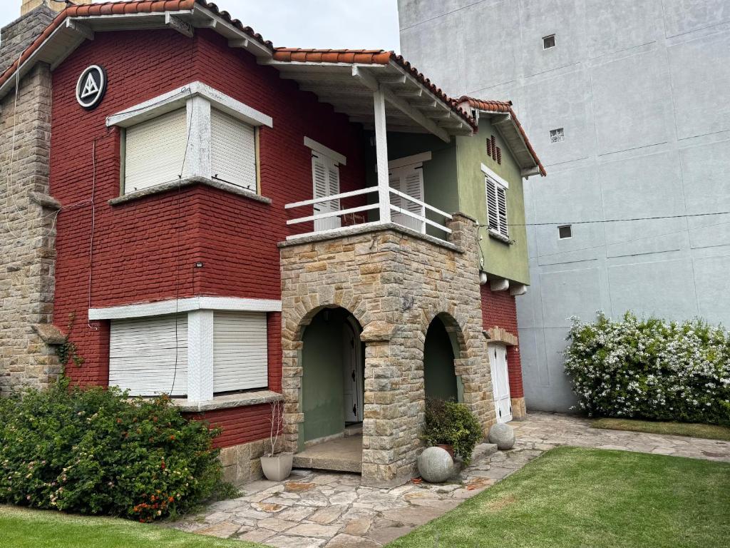 Casa grande en Miramar con parque, quincho y parrilla - 1