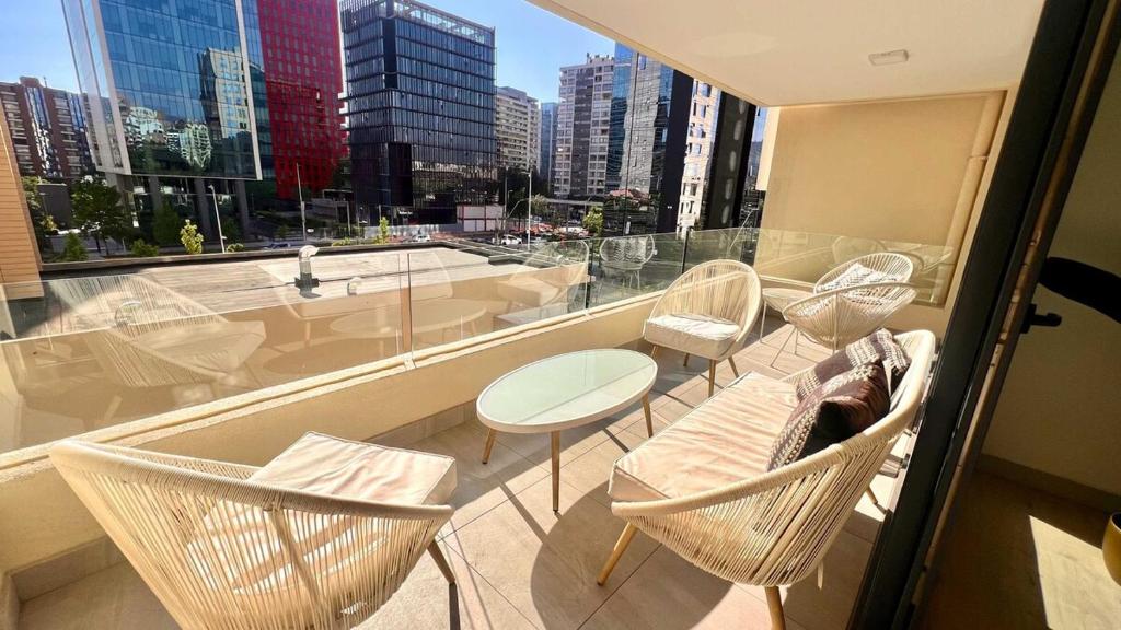 Depto Exclusivo y moderno, a pasos de Parque Arauco - 4