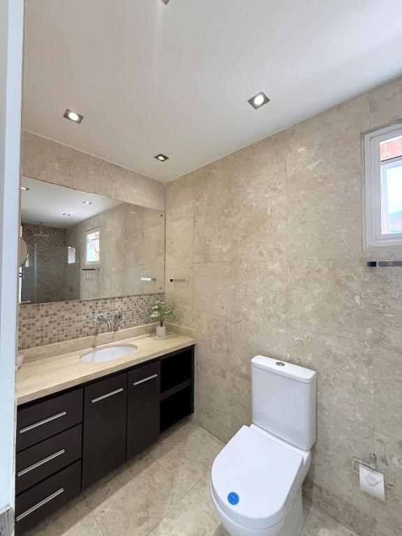 Elegant & Luxurious Apartment in Central Chacao - 4