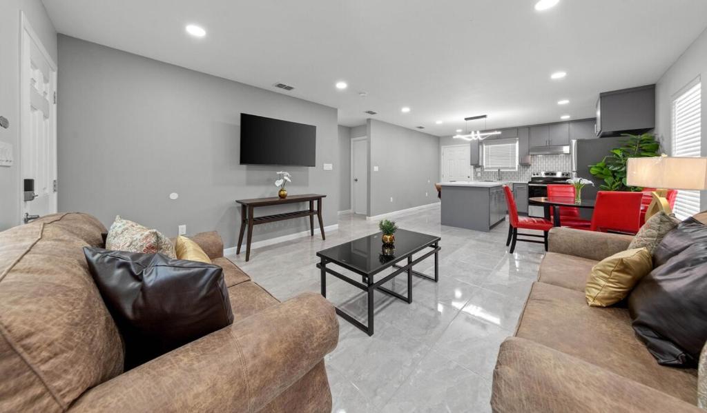 Stylish New 2B1B near SpaceX, Brownsville