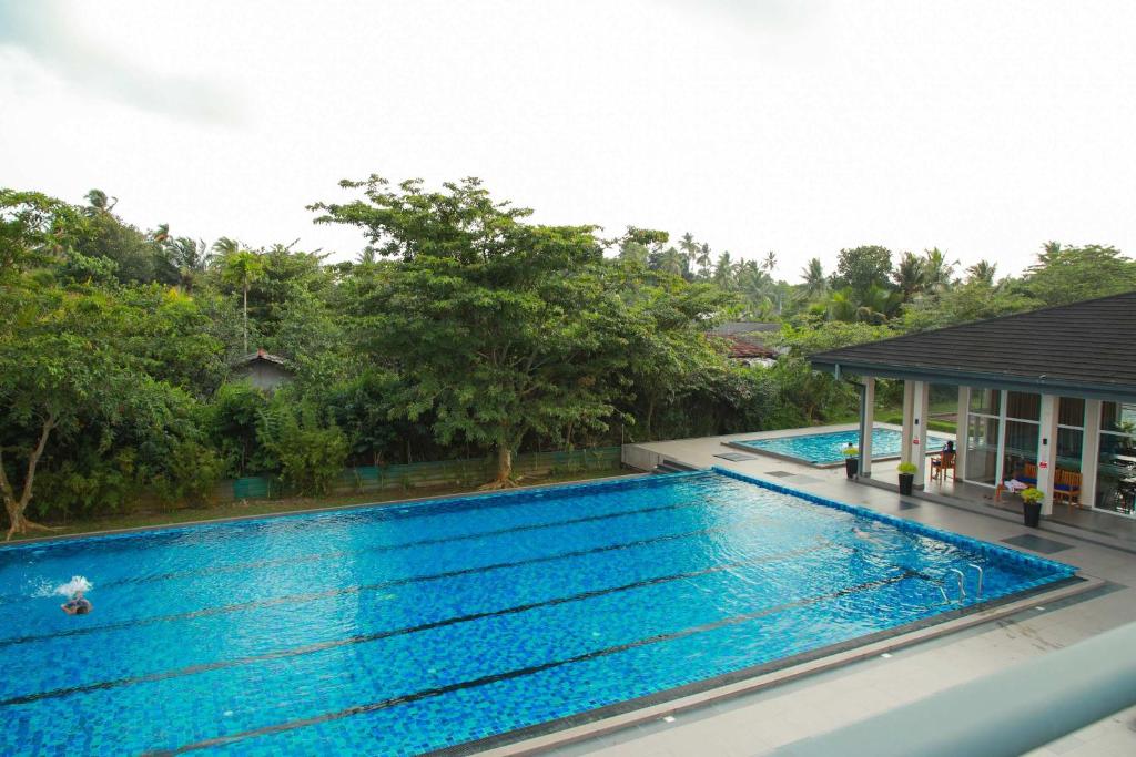 Spacious 3B 2B Parking Pool Gym, Galle