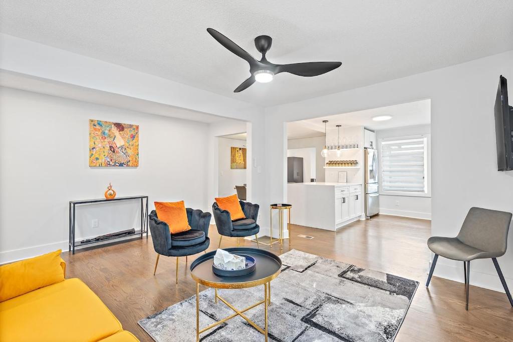 Stylish home by Emory TV in all 4 bedrooms, Atlanta