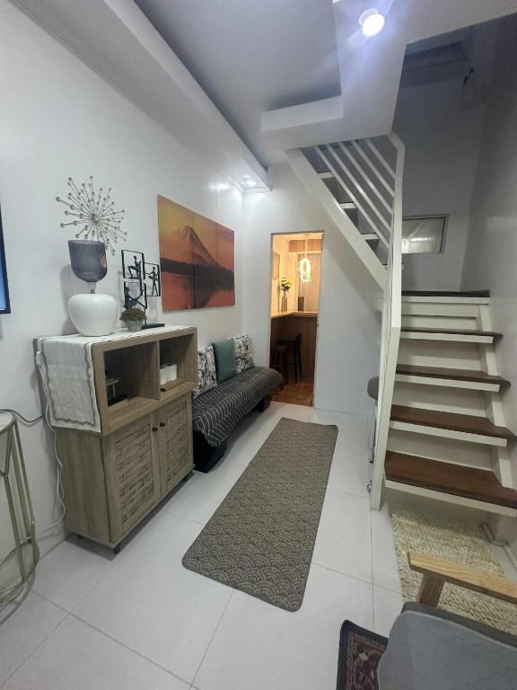 MisyEdz  Loft Good For2, Near Clark, Malls and SnR