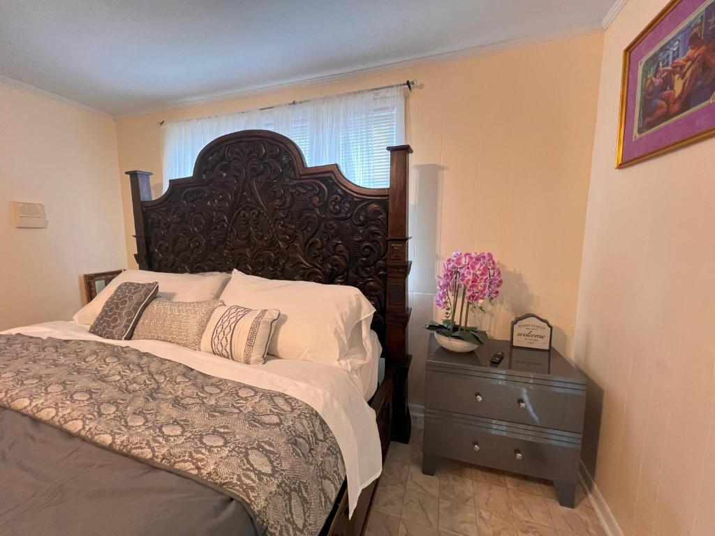 Private Guest Room 5 Min and less from FAMU, FSU, Downtown- TheDollHouse, Tallahassee