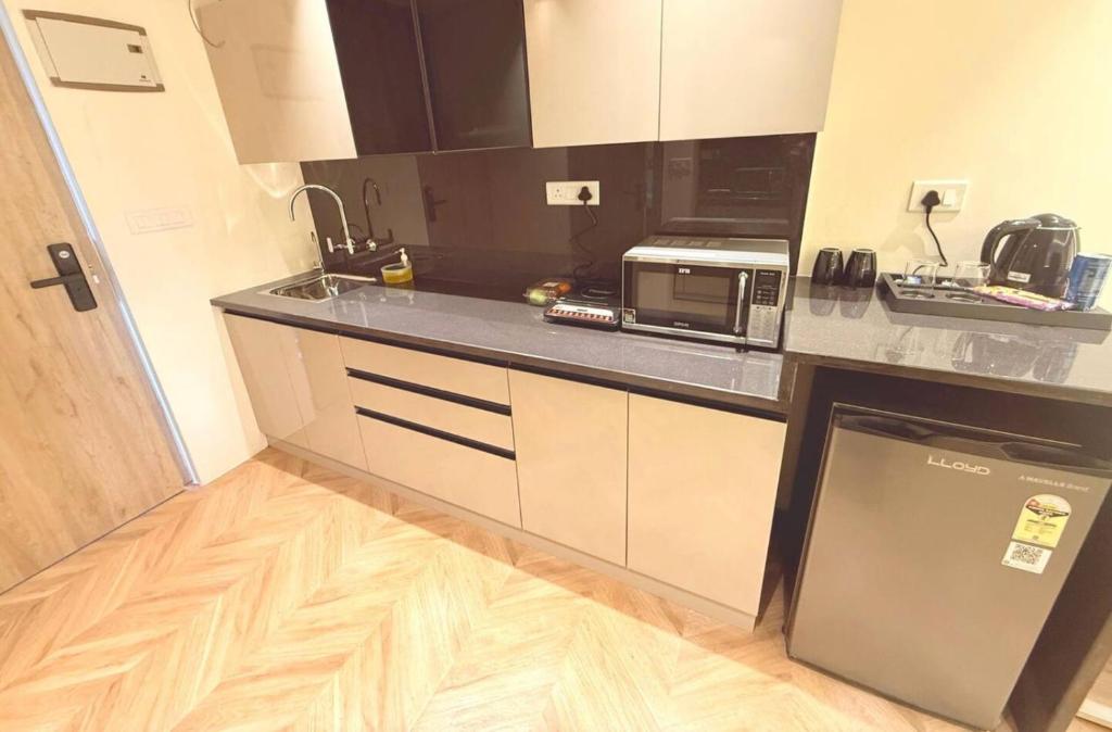 Anom stays 2, Greater Noida