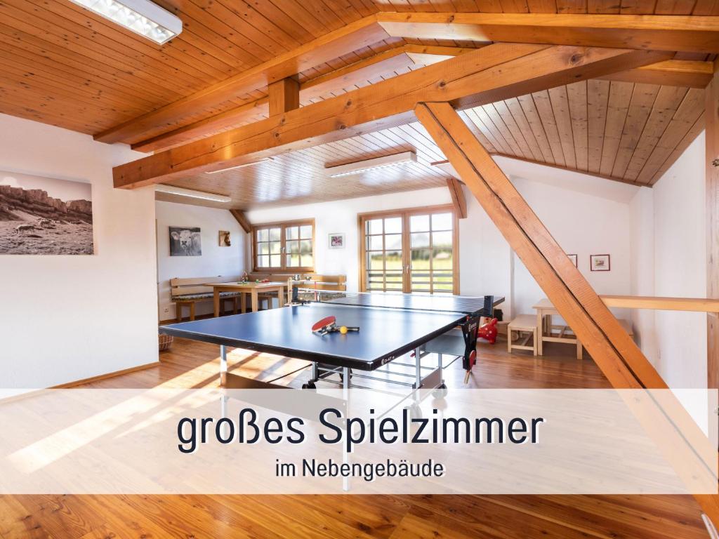 Biohof Burger, 3 sonnige Fewo, alle mit Balkon, Spielzimmer, Grillhütte, 7 km vor Oberstdorf - 2
