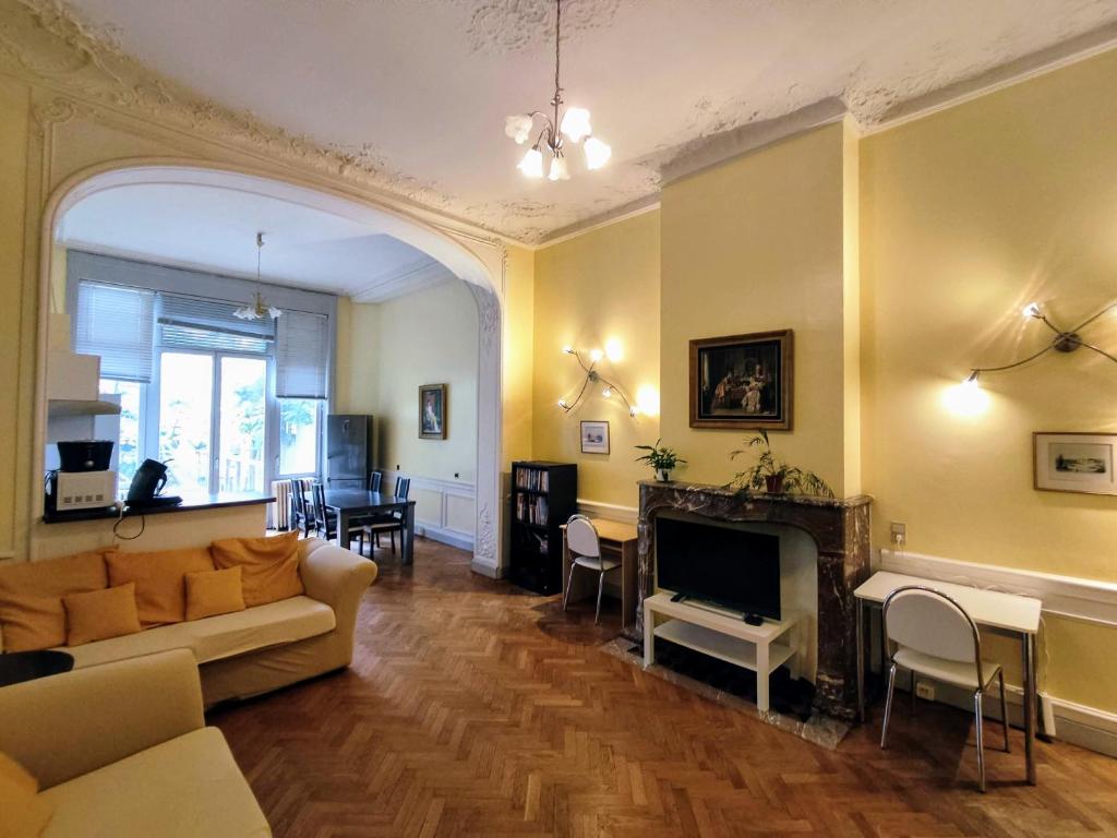Bright 1BR with terrace near Montgomery, Brusel