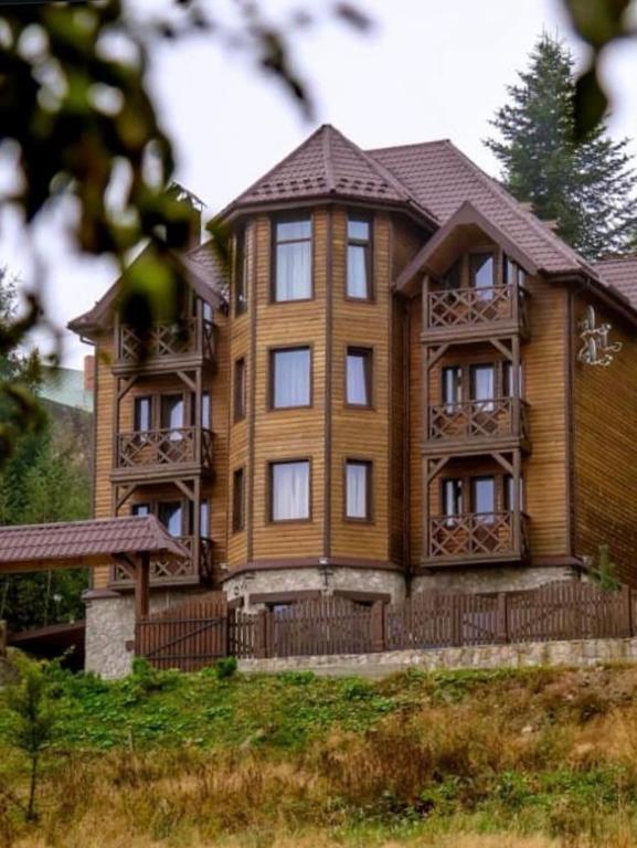 Під Лісом Pid Lisom, Schodnica