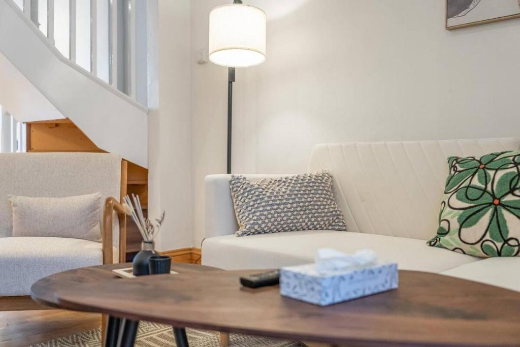 Central-Modern- Spacious with garden and free parking for long stays, Oxford