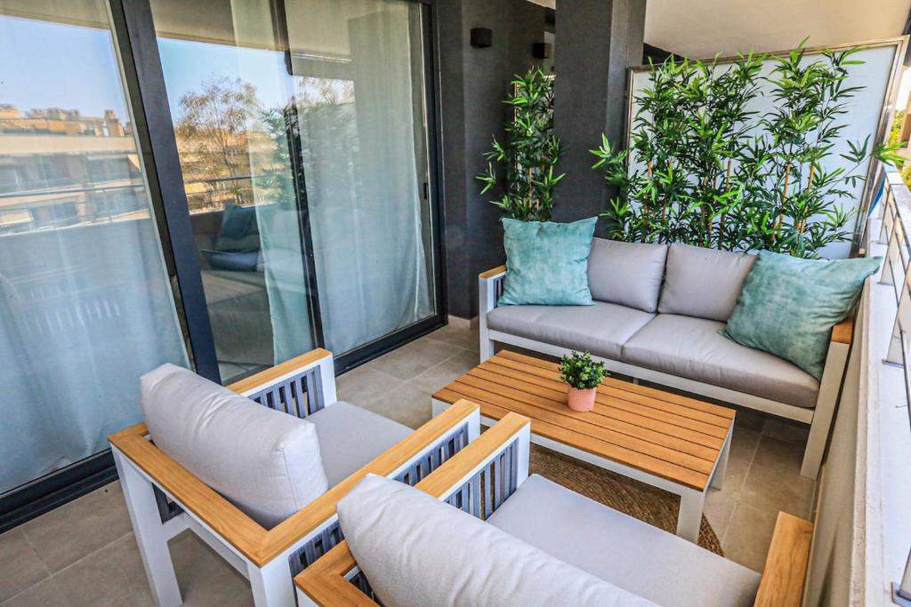 Penthouse apartment with pool next to beach & port - 3
