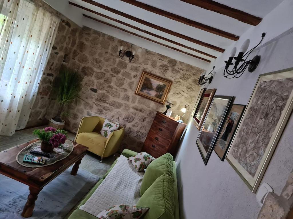 Cheerful three bedroms house with free parking - 4