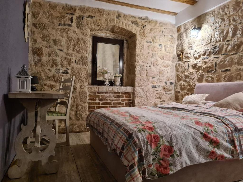 Cheerful three bedroms house with free parking - 5