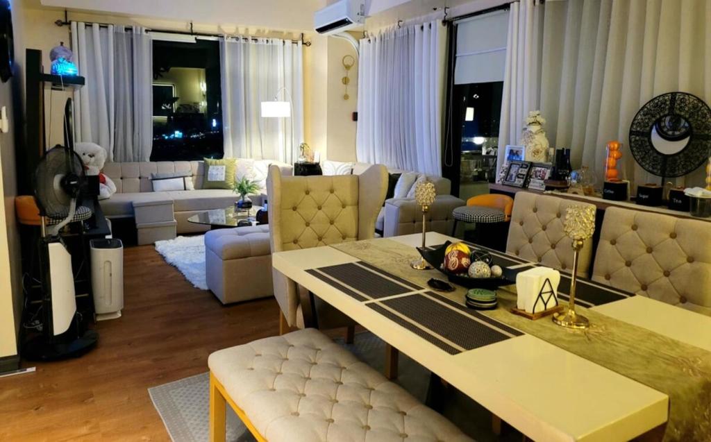 Spectacular Penthouse with Stunning Balcony in Eastwood Mall, Manila