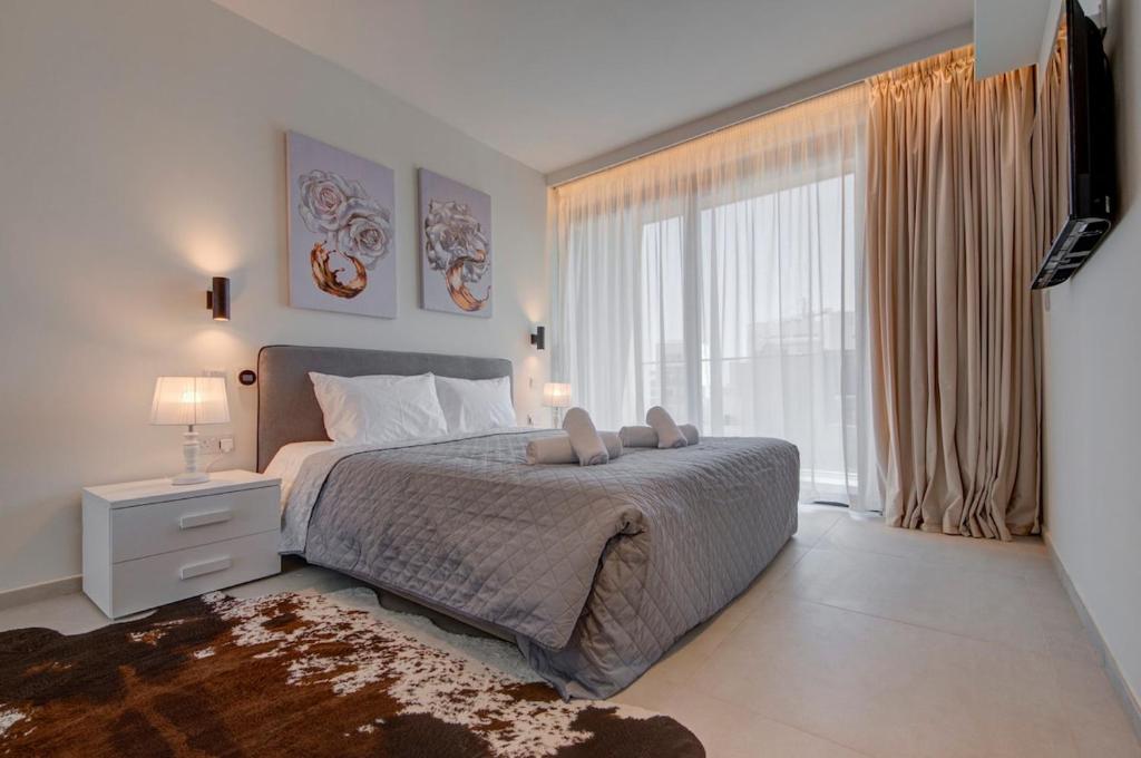 Modern 1 BR Apt in Mercury Suits Central Location, Saint Julianʼs