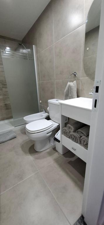 3 personas practico y bien ubicado - 4