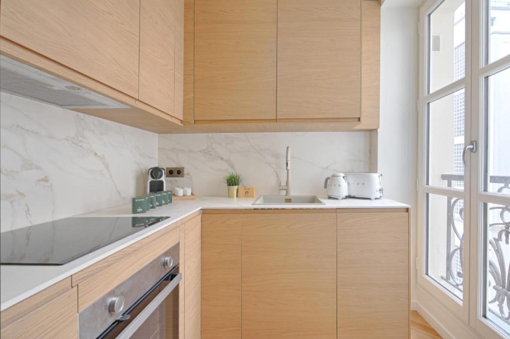 Heart Marais Luxury 2BR AC by Melvane - 4