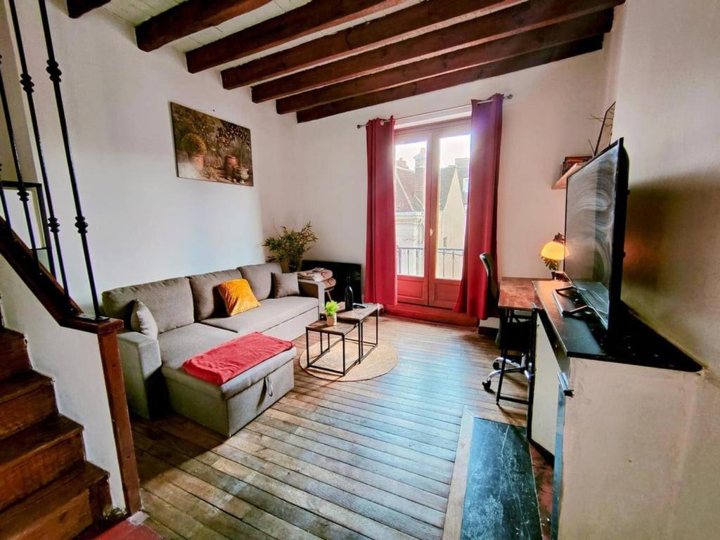 Saint Pierre - Séjour à Auxerre, Auxerre