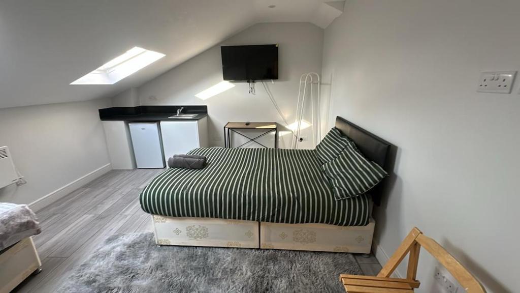 Bright Studio on Brigstock Rd, Thornton Heath