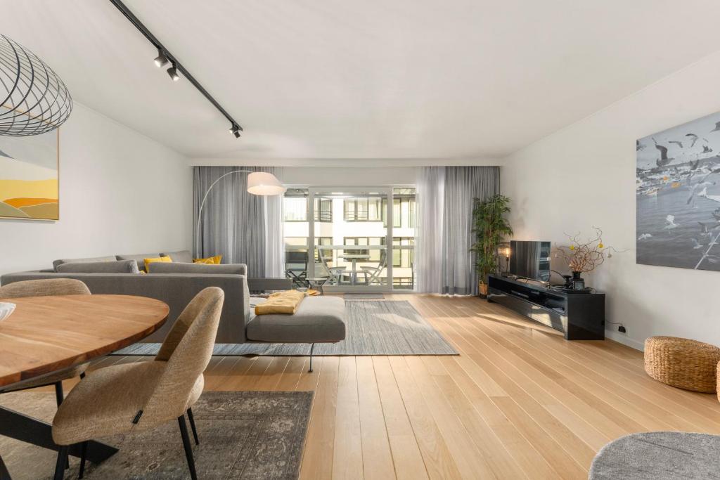 Yellow, Knokke-Heist