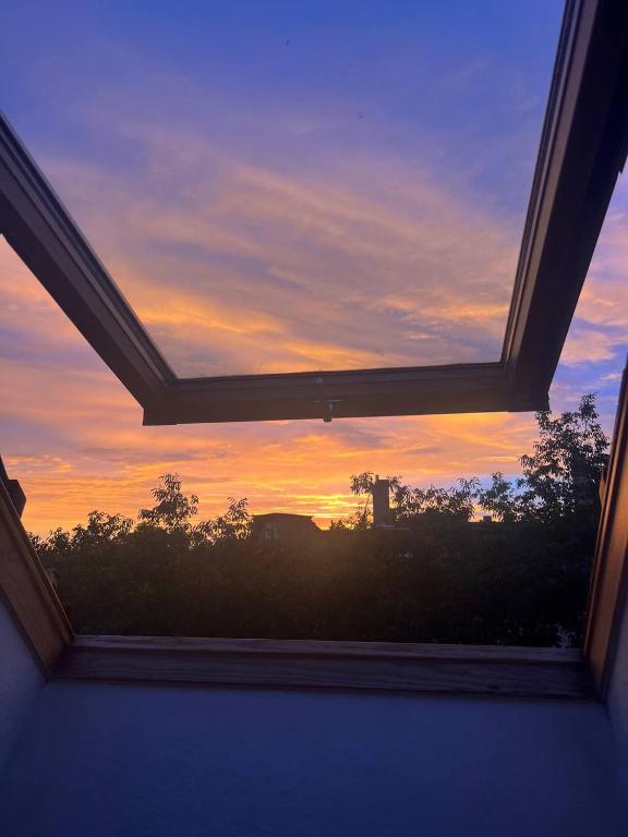 Ein Zimmer in heller Wohnung, Lipsko