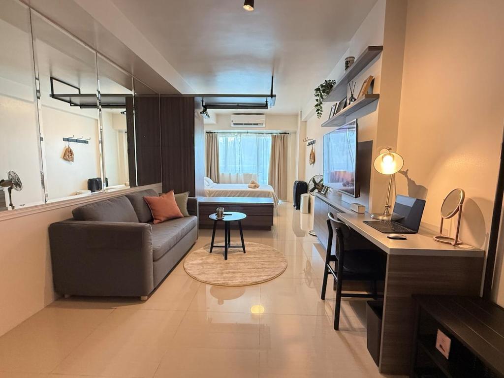 Executive Serviced Apartment at Shell Residences, Manila