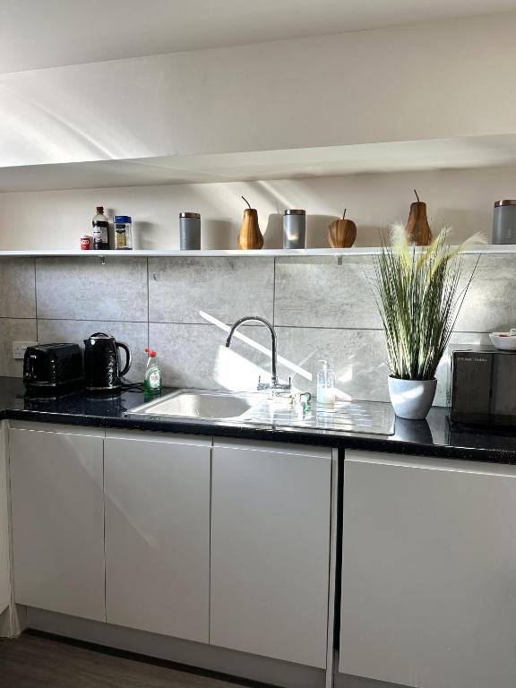 Queens Place - 3 Bedroom Apartment, Brighton and Hove