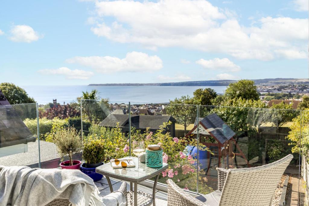 Swanston Lodge - Elevated Coastal Living with Panoramic Views, Paignton
