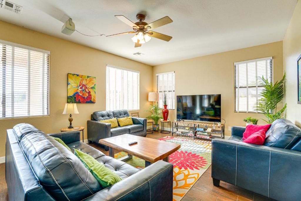 Avondale Abode Pool, Lake Views and On-Site Fishing, Avondale