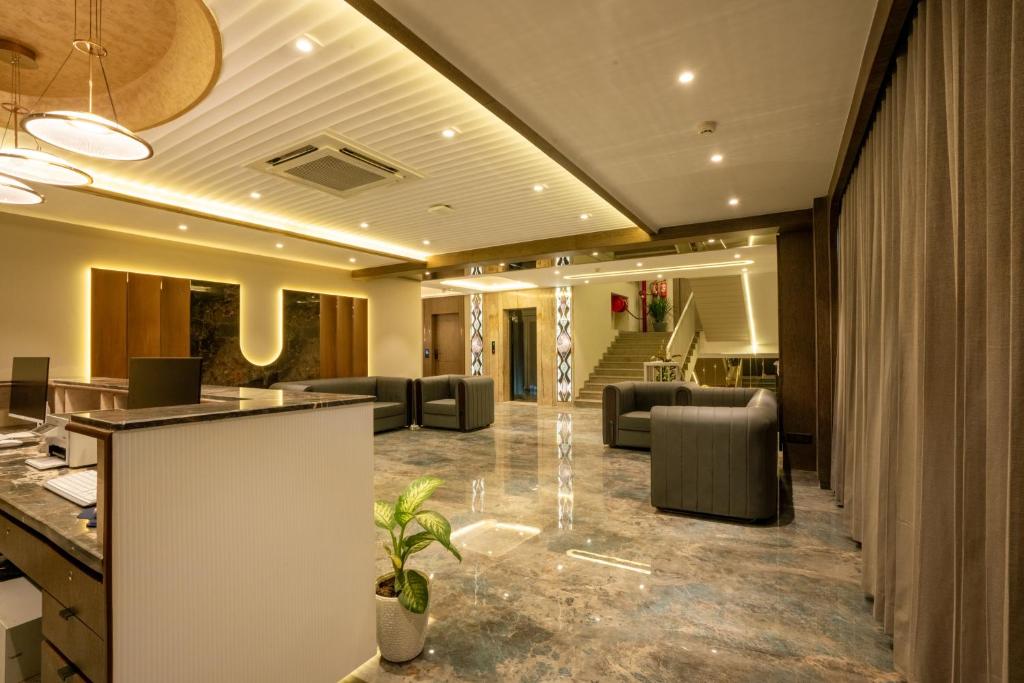 La Arriba Lobby