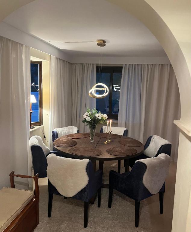 LAG - Spacious 3BR townhouse with private jacuzzi, Benahavís