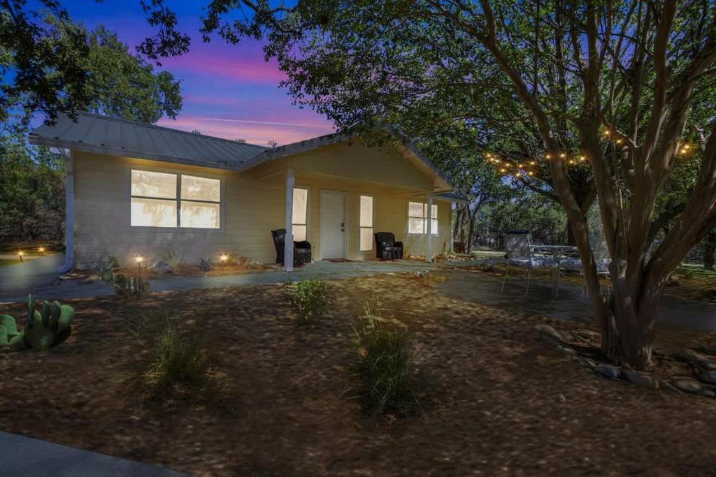 Weitz Getaway with Private Pool Two Hot Tubs, Fredericksburg