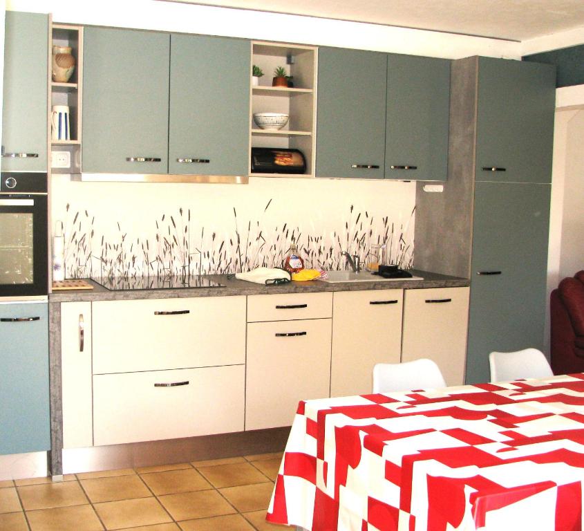 Maison du Combayre à Estaing의 테라스 또는 정원