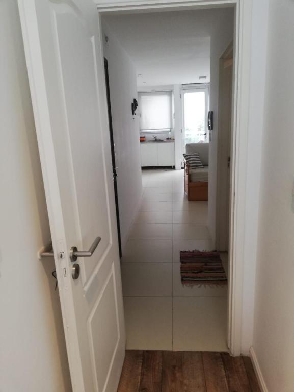 Depto 2 AMBIENTES, SEMIPISO CON BALCON - 4