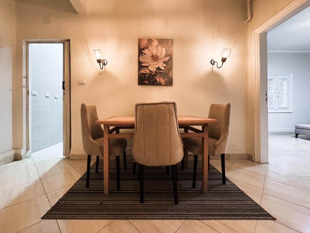 Charming 2BR in Maadi Steps from the Nile!, Káhira