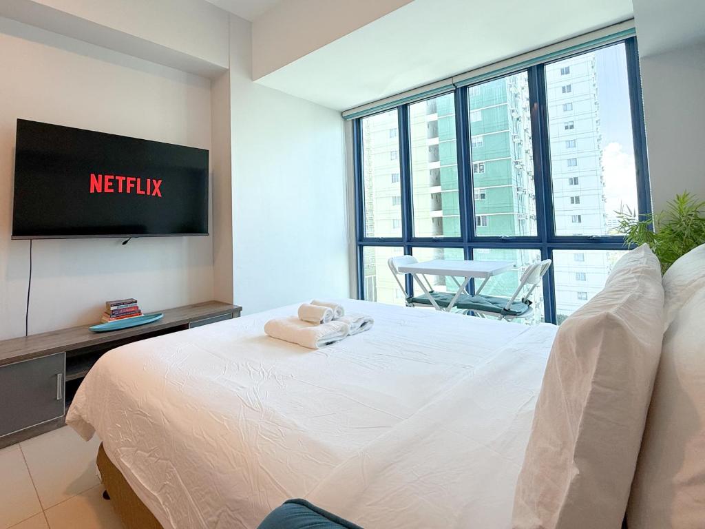 38 Park Ave Studio in IT Park with Netflix, Pool & Gym, Cebu City