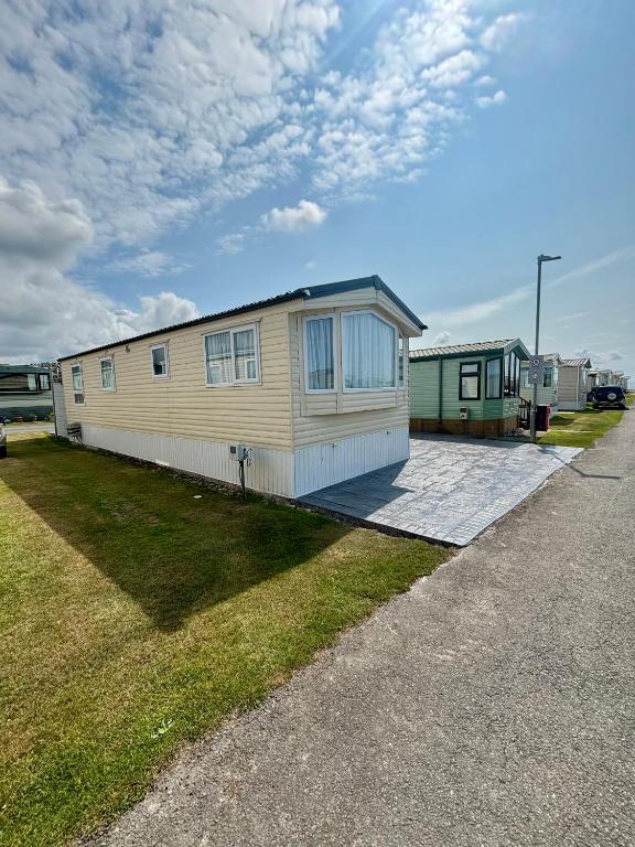 T&J Seaview at Pengarreg, Llanrhystyd
