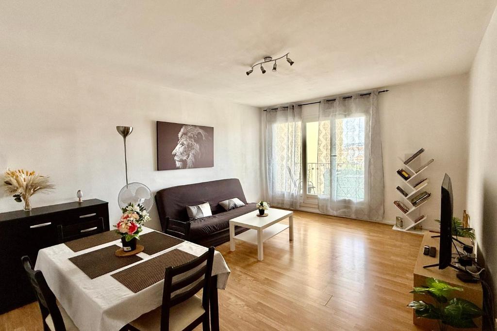 T2 traversant vue Fourvière, Villeurbanne