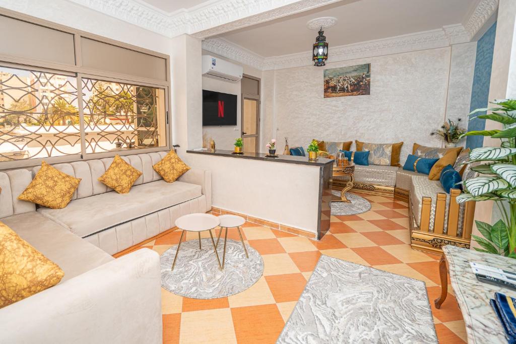 Immersion tangéroise, 3 ch plein centre, clim, terrasse, Tanger