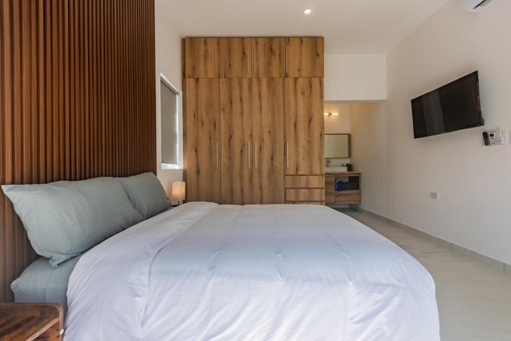 Malibu Residential 3BD - Or - 5