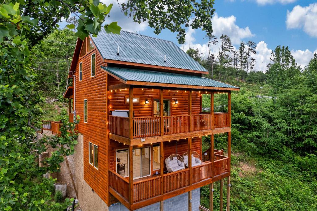 New Listing - Dollywood - HotTub - Arcade - Grill, Sevierville