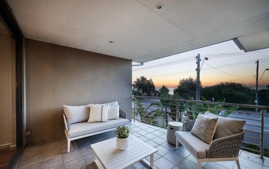 Melbourne Beachfront Residence with Panoramic Views, Black Rock North