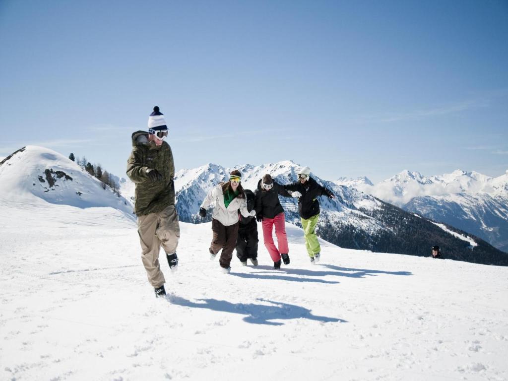 Apartment in Les Agettes with ski storage, Agettes