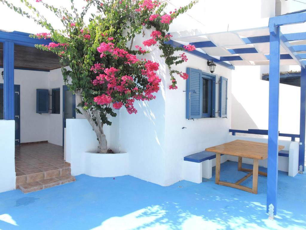 Jorgos studios — Hotel in Milos Island