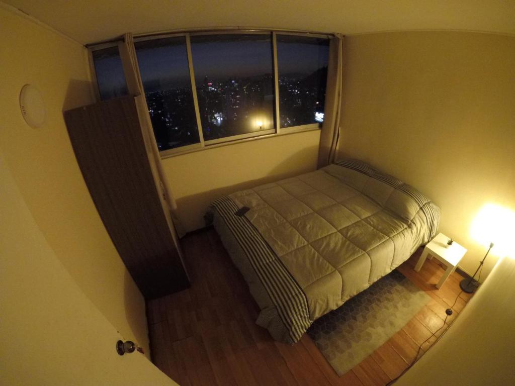 Habitación privada con cama matrimonial en departamento compartido - Providencia - 1