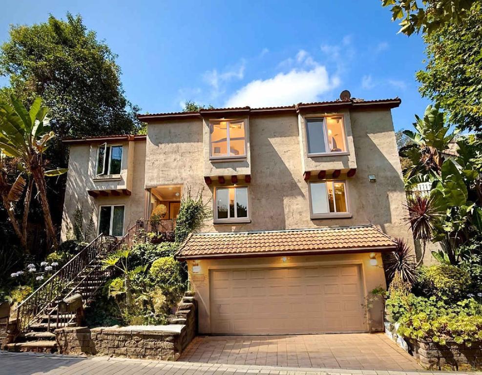 Allura Studio City Mediterranean with Private Pool, Los Angeles